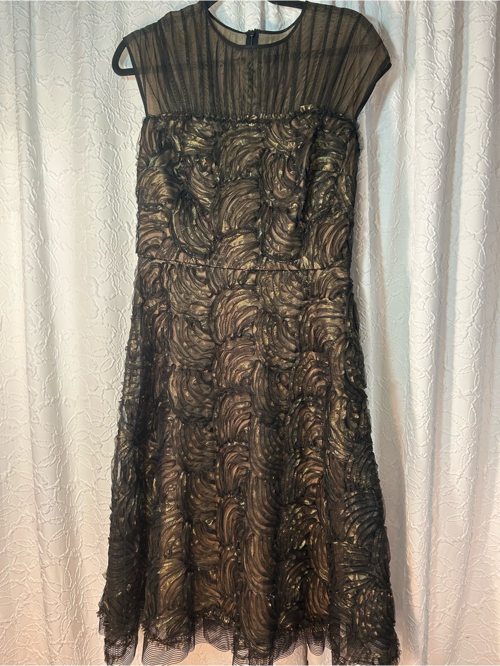 Gold Tadashi Shoji Textured Wave Midi Cocktail Dress. Size 10